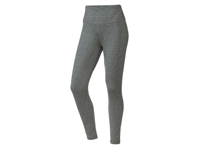 Leginy s leopardím vzorem.
