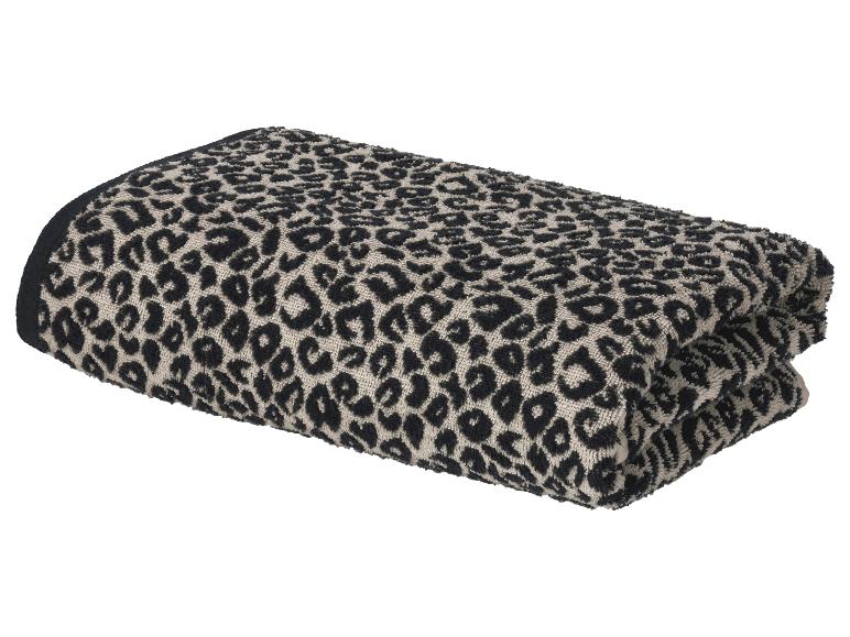 Složený ručník s leopardím vzorem v černé a béžové barvě