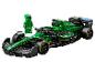 Zelený a černý LEGO Aston Martin F1 vůz s minifigurkou řidiče.