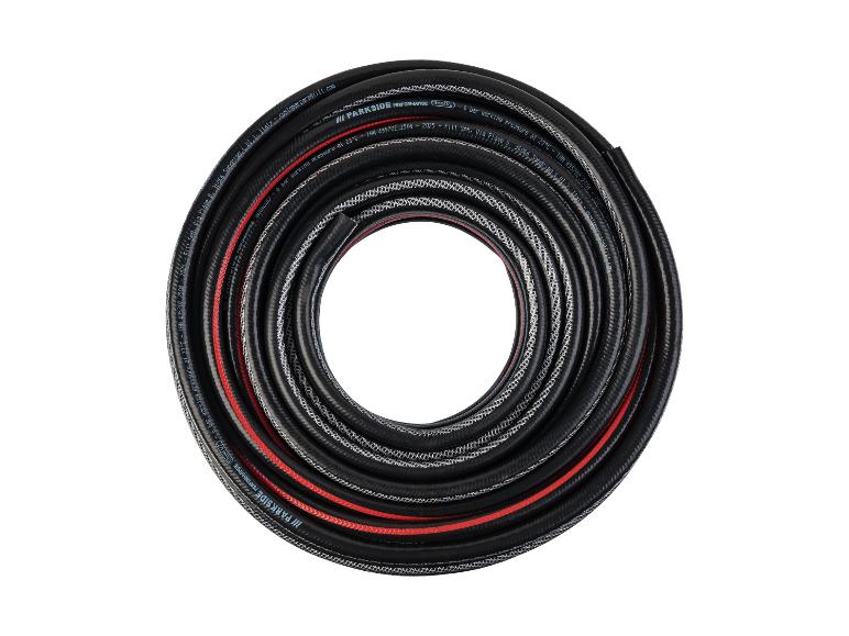 Černá zahradní hadice Parkside Performance, 13 mm (1/2'), pracovní tlak 6 barů, stočená.