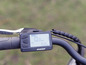 Detailní pohled na cyklocomputer Ananda, který ukazuje 0,0 km/h a 0,2 km.