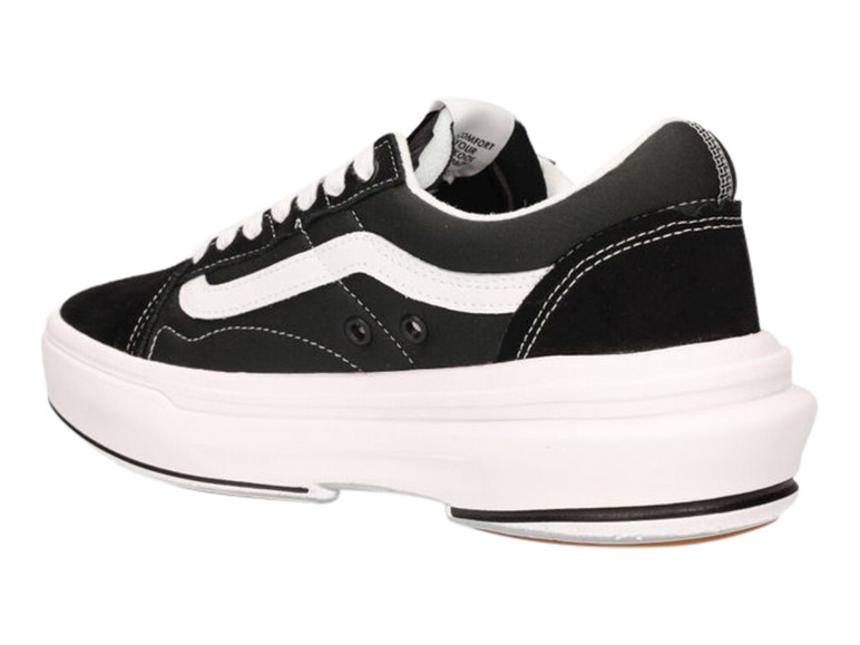 Černé Vans Old Skool tenisky s bílou podrážkou.