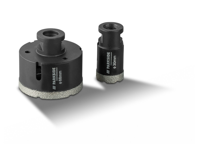 Dvě diamantové korunky Parkside Performance, jedna o průměru 68 mm a druhá 30 mm.
