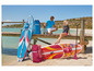 Dva nafukovací paddleboardy značky Mistral na pláži.