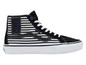 Černobílé pruhované Vans Sk8-Hi tenisky s potiskem kostry ruky.