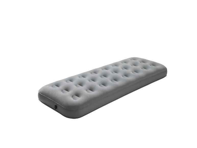 Šedá nafukovací matrace pro kempování nebo hosty.