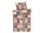 Přikrývka a povlaky na polštáře s patchwork vzorem v růžové, šedé a zelené barvě.