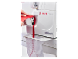 Overlock Singer Elite SE017 s červenou látkou.