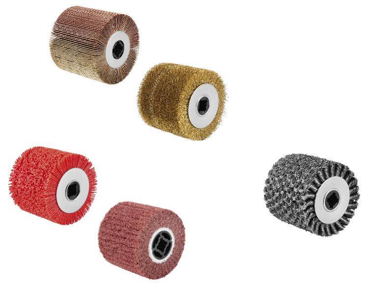 Brusné a kovové válečkové kartáče různých barev a materiálů.