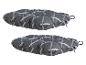 Dva kulaté šedé polštáře na židle s bílým a světle šedým geometrickým vzorem.