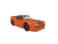 Oranžové závodní auto Hot Wheels s černými pruhy.