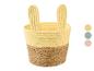 Žlutý pletený provazový a slaměný úložný koš s králičími ušima.