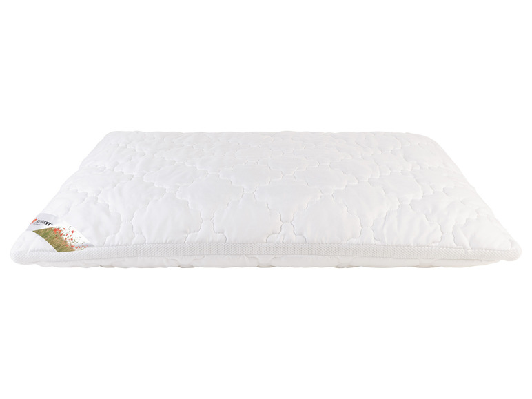 Bílý polštář Progiene s prošívaným vzorem.