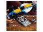 Model vozu Formule 1 Lego Williams-Renault FW14B s podstavcem a minifigurkou.