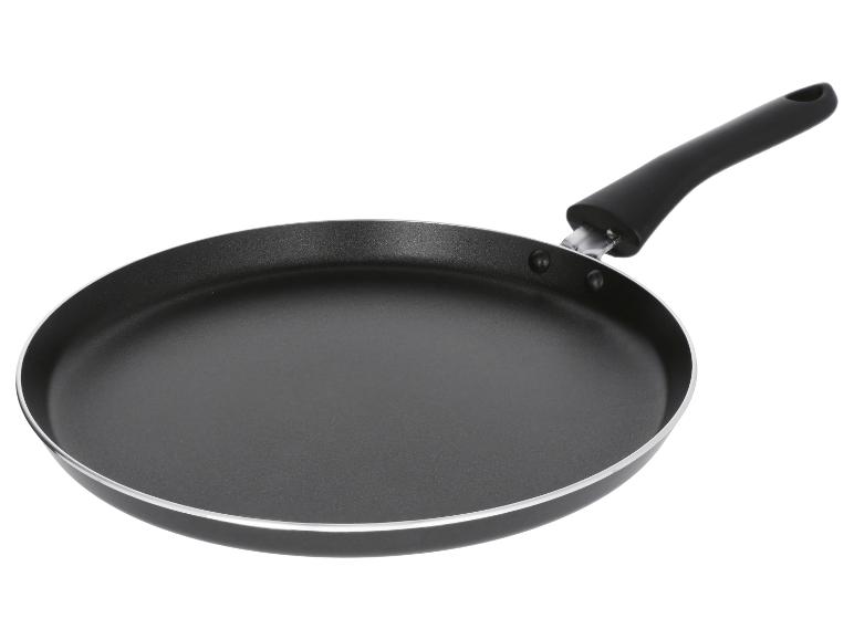 Černá nepřilnavá pánev na palačinky s dlouhou rukojetí