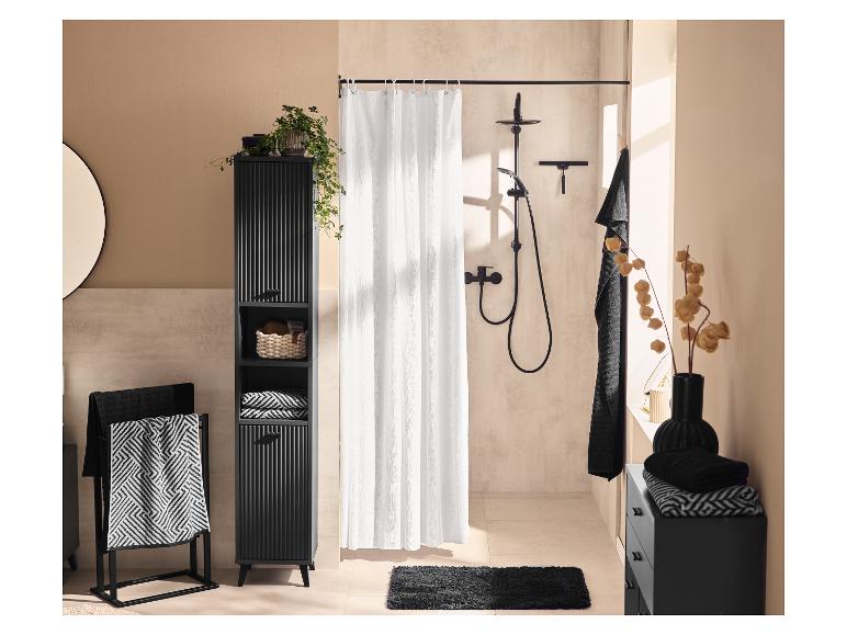 Stylová koupelna s moderním černým nábytkem a sprchovým koutem LIVARNO home.