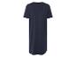 Tmavě modré šaty s tričkovým střihem: neformální oblečení.