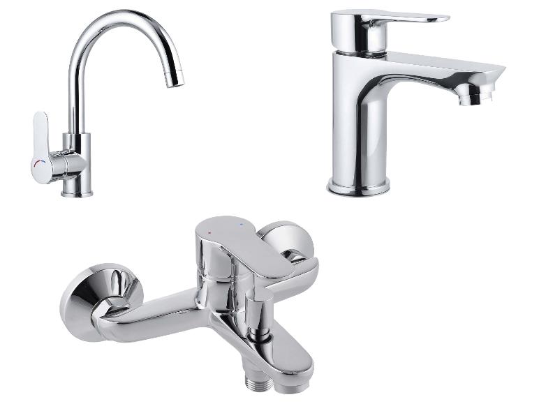 Tři chromované koupelnové a kuchyňské baterie v moderním designu.
