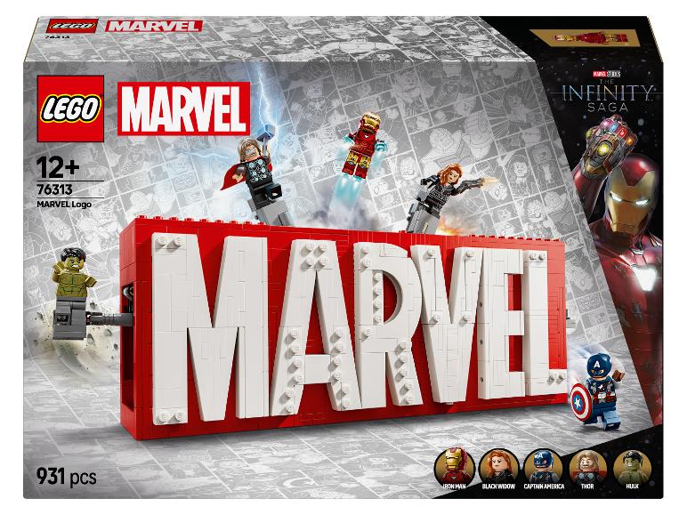 Sada LEGO Marvel loga s minifigurkami Iron Mana, Thora, Black Widow, Hulka a Kapitána Ameriky.