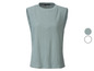Světle modrá tílko bez rukávů.