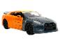 Oranžové a šedé hračkářské auto Nissan GT-R s motivem Naruto.