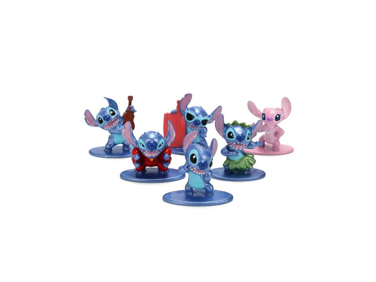 Šest figurek Stitch a Angel v různých pózách.