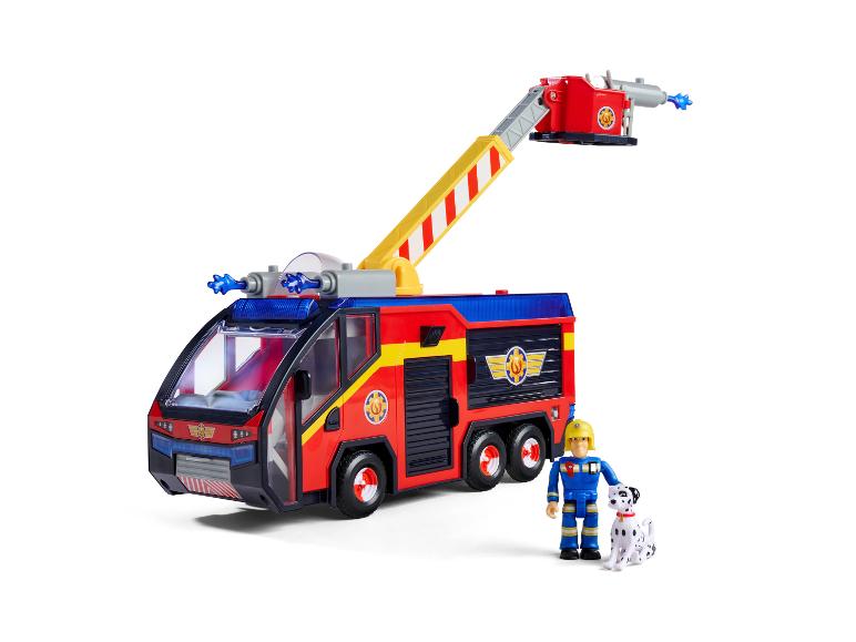 Hasičské auto s figurkou hasiče a psem z Paw Patrol.