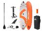 Oranžovo-bílý nafukovací paddleboard set s pádlem, pumpou, ploutví, vodítkem a taškou.