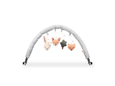 Hrací oblouk na cestovní postýlku