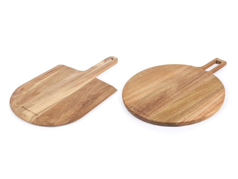 Dřevěná pizza lopatka a kulatá prkénko Russell Hobbs.