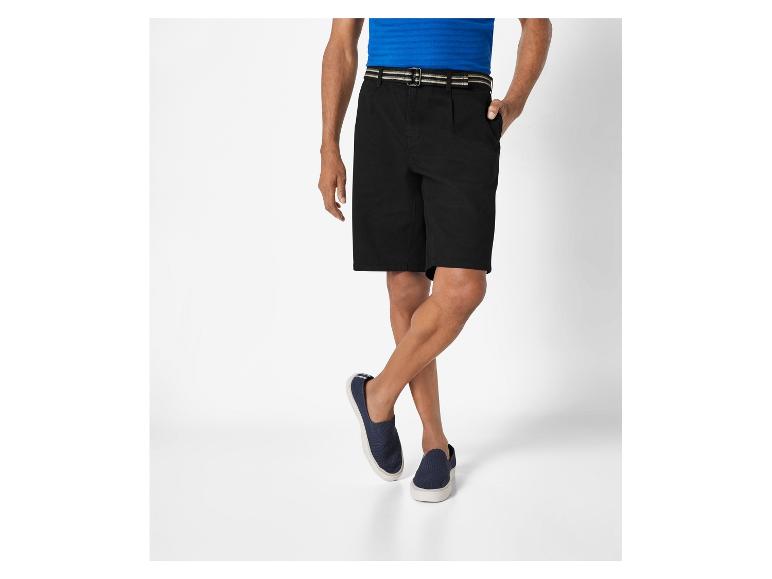Pánské šortky a boty: neformální styl.