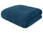 Složený tmavě modrý ručník