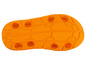Oranžová podrážka boty s výstupky.