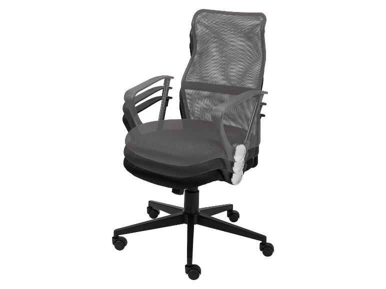 Šedá síťovaná ergonomická kancelářská židle s kolečky.