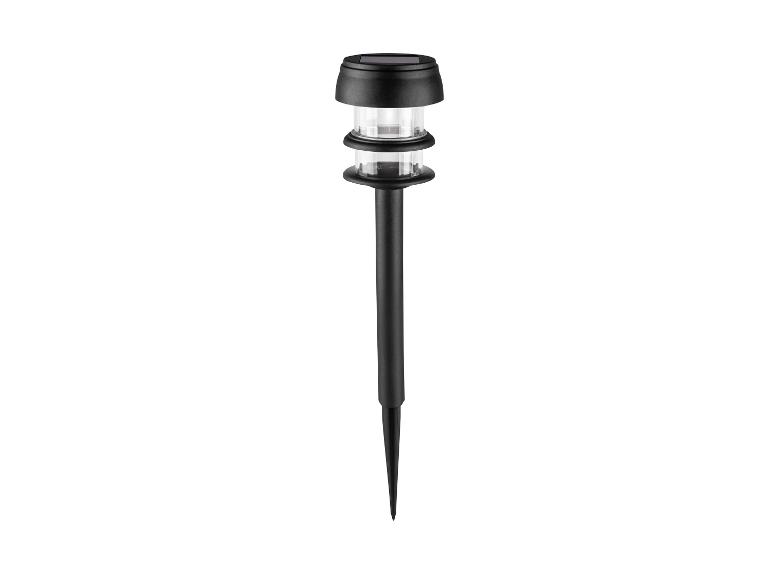 Černá solární zahradní lampa se zemním hrotem.