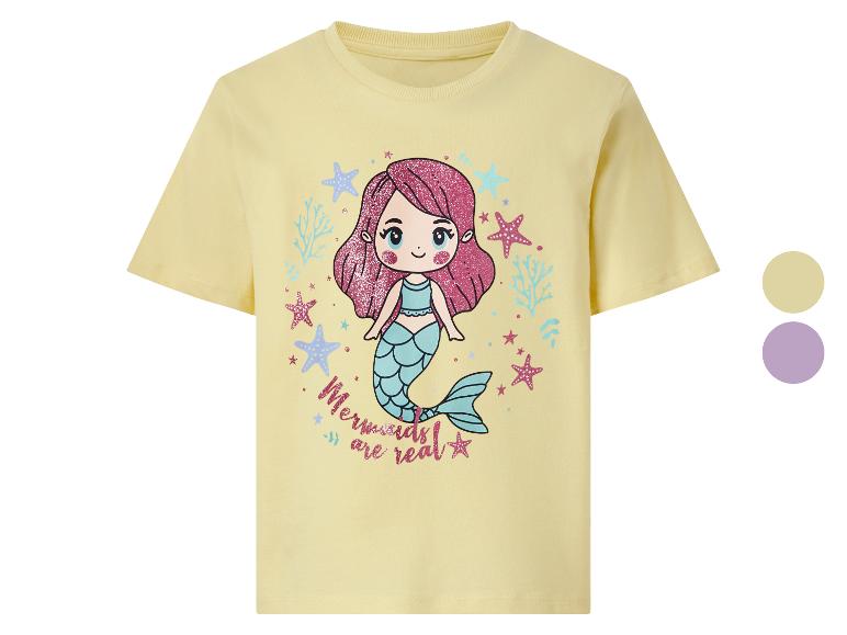 Žluté tričko s krátkým rukávem s potiskem mořské panny a textem „Mermaids are real“.