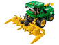 Lego kombajn John Deere 9700 s pohyblivými částmi.