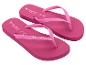 Růžové žabky s textem „Copacabana by Ipanema“ a velikostmi UK 4, EUR 37.