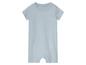 Světle modrý dětský overal s krátkým rukávem.