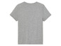 Šedé tričko s krátkým rukávem.