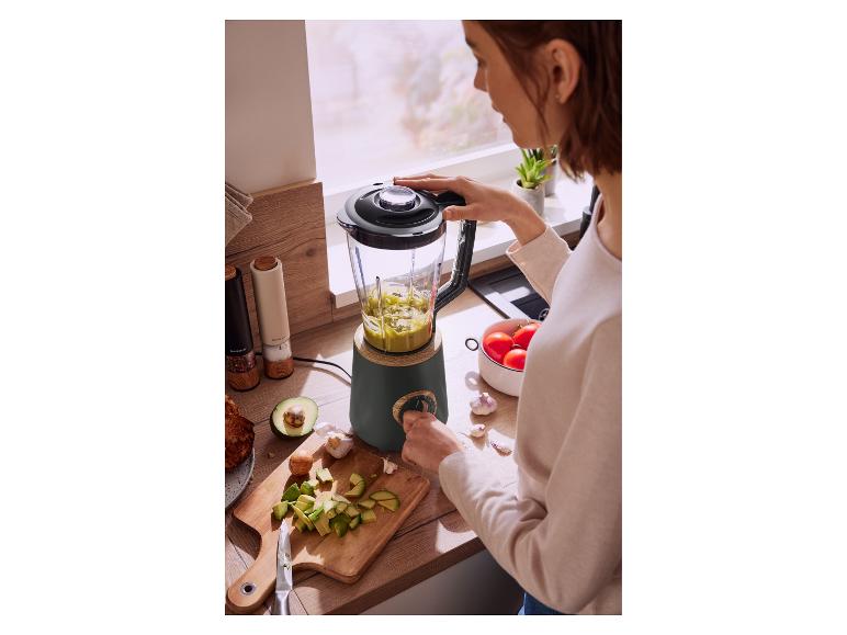 Příprava smoothie s mixérem a mlýnky na pepř Silvercrest.
