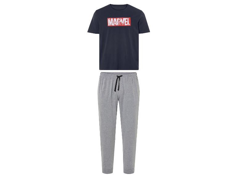 Modré tričko s logem Marvel a šedé tepláky.