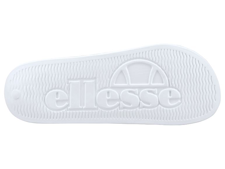 Bílé podrážky žabkek Ellesse.