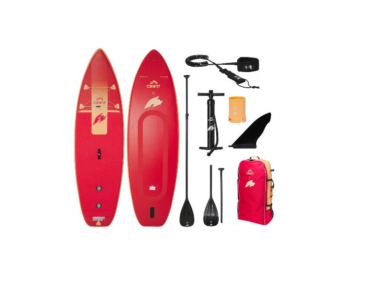 Paddleboard set se dvěma červenými prkny, pumpou, pádlem, ploutví a taškou.