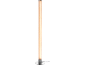 Sloupová stojací lampa se zlatými třpytkami, chromovou základnou a černým kabelem.