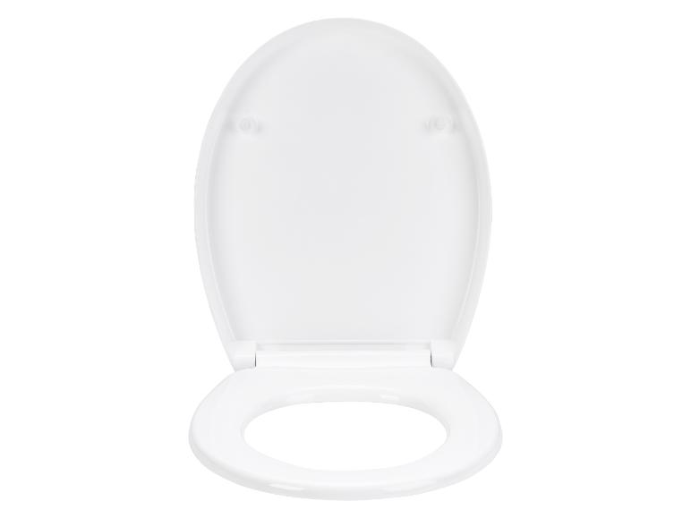 Bílé, keramické WC sedátko s klopnoucím víkem.
