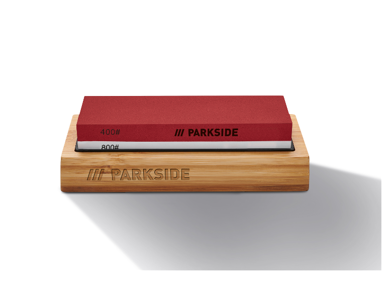 Oboustranný brusný kámen Parkside na bambusovém stojánku.