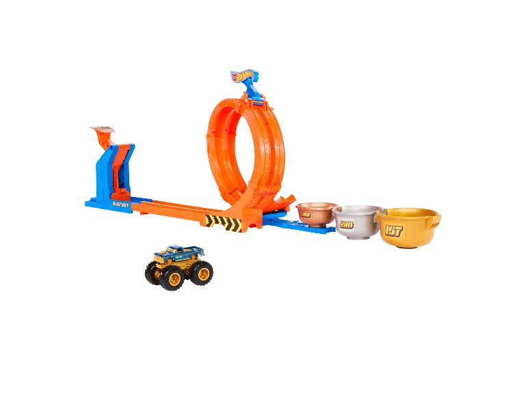 Herní set Hot Wheels Monster Trucks s dráhou, smyčkou a poháry na umístění, plus kamion Bigfoot.