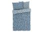 Souprava ložního prádla tmavě modré barvy se stylizovaným květinovým vzorem: povlak na přikrývku a polštáře.