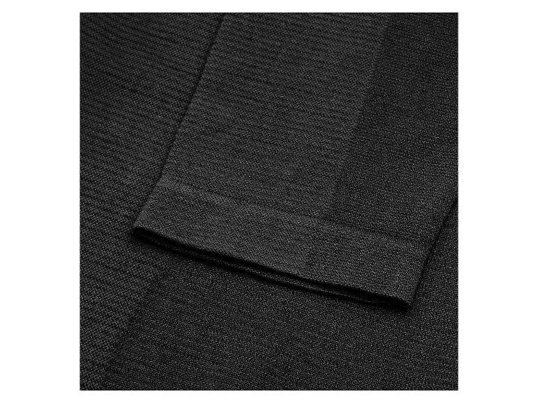 Černá žebrovaná textura látky se složenou manžetou